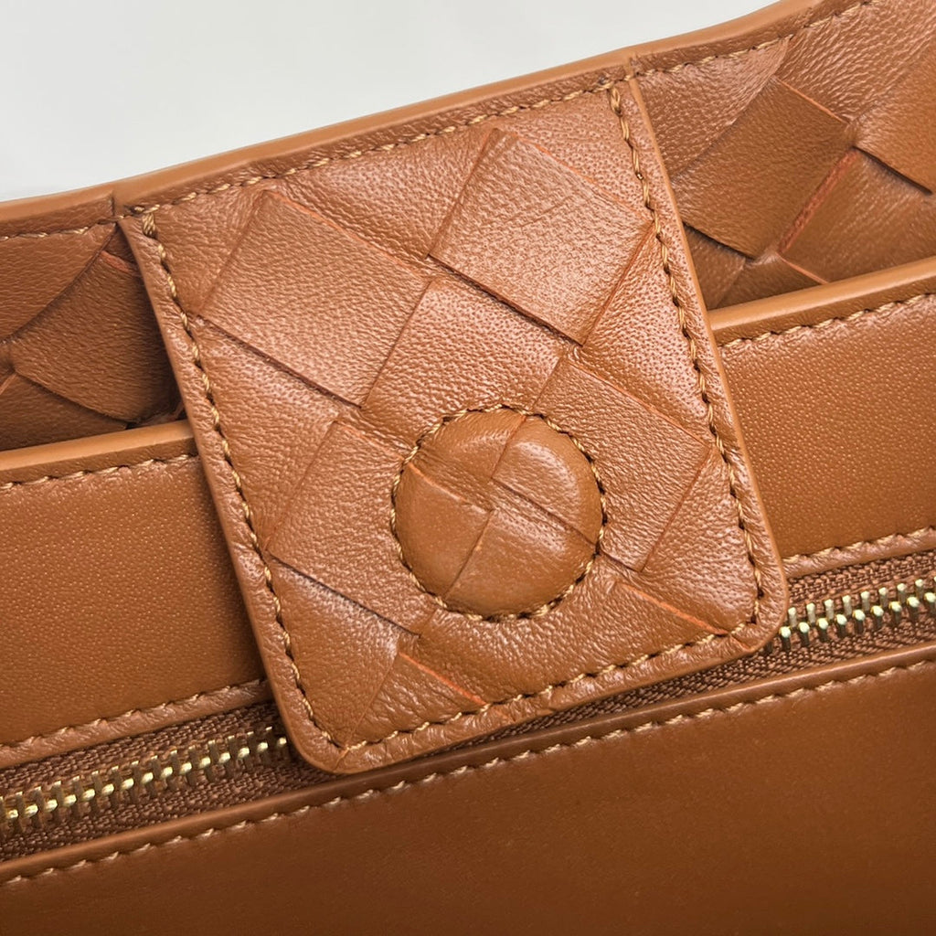 Bottega Veneta Large Andiamo 32 in Burnt Orange Lambskin Bag