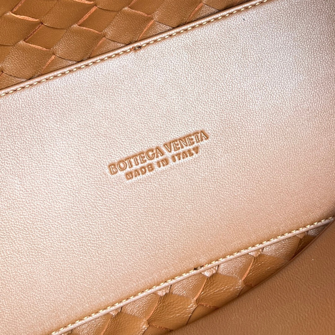 Bottega Veneta Large Andiamo 32 in Burnt Orange Lambskin Bag