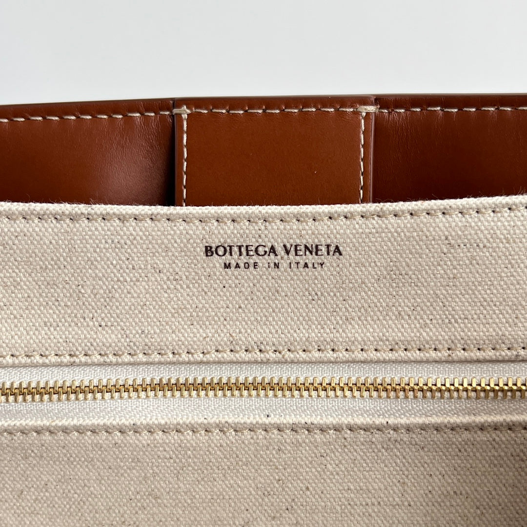 Bottega Veneta Medium Andiamo 32 in White Brown Calfskin and Canvas Bag