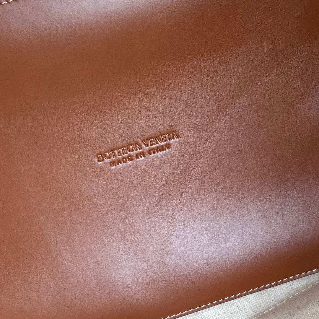 Bottega Veneta Large Andiamo 42 in White Brown Calfskin and Canvas Bag