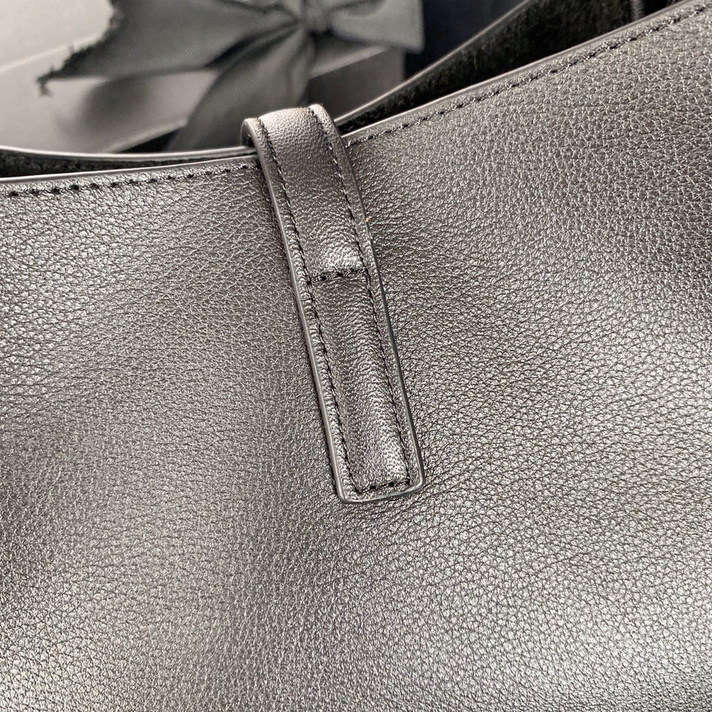 Saint Laurent Le 5 À 7 Small Supple 23 in Gray Lambskin Gold Buckle Bag