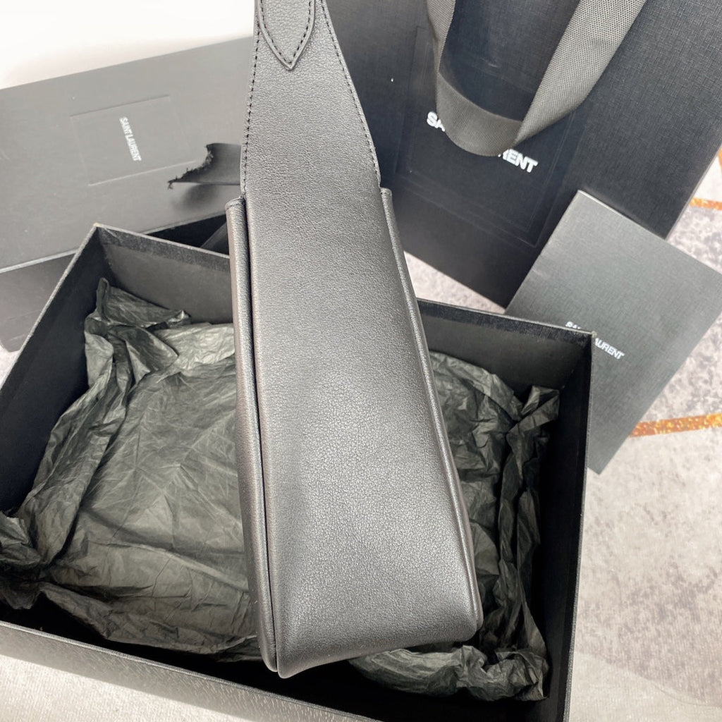 Saint Laurent Le 5 À 7 Small Supple 23 in Gray Lambskin Gold Buckle Bag