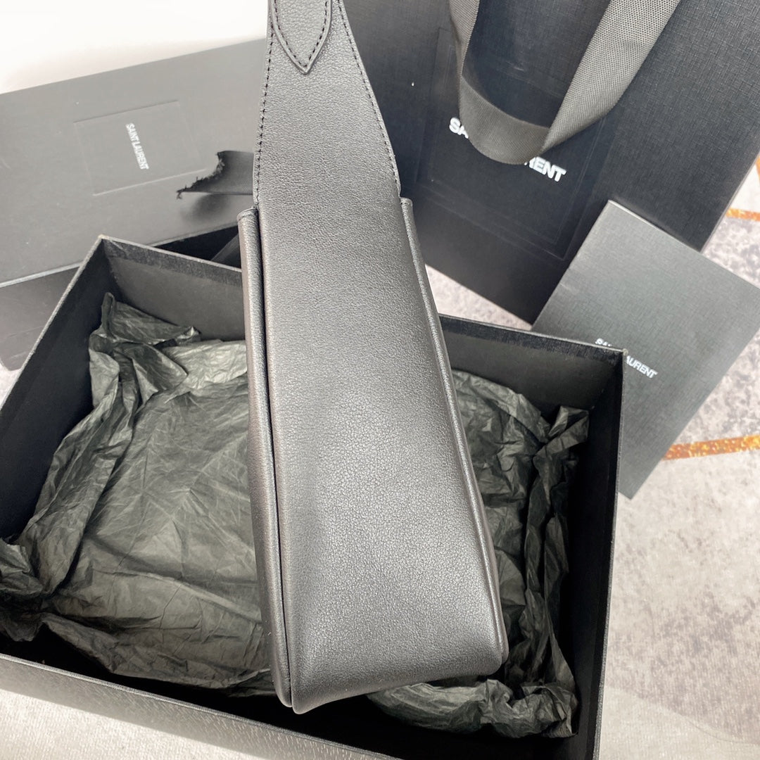 Saint Laurent Le 5 À 7 Small Supple 23 in Gray Lambskin Gold Buckle Bag