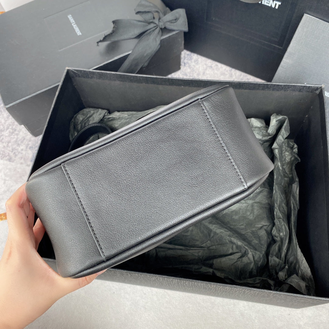 Saint Laurent Le 5 À 7 Small Supple 23 in Gray Lambskin Gold Buckle Bag
