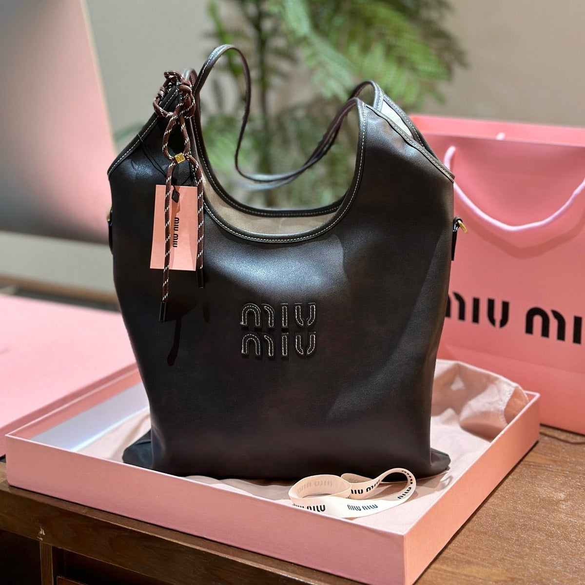 Tote 30 Handbag in Black Calfskin