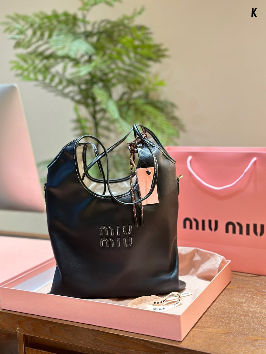 Tote 30 Handbag in Black Calfskin