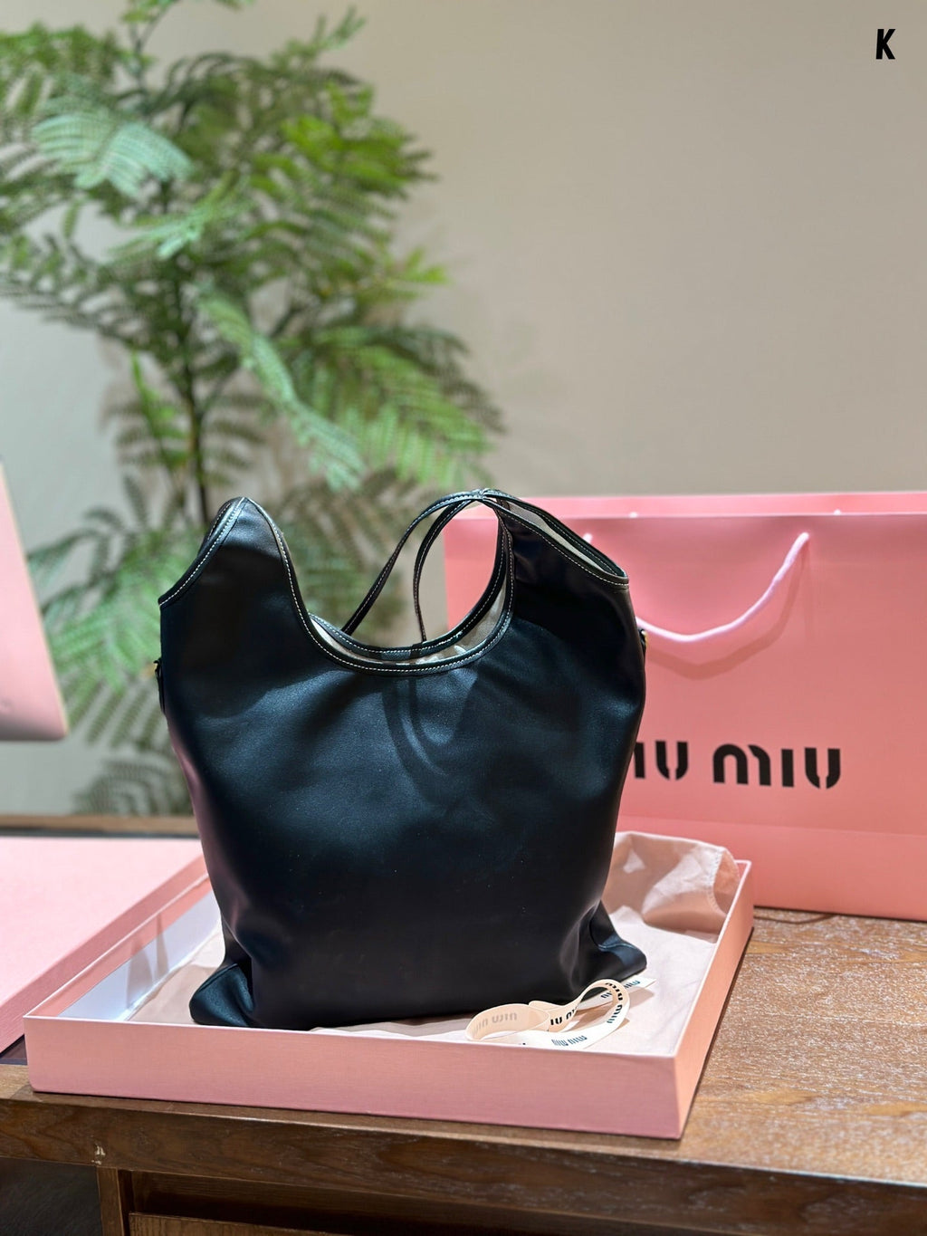 Tote 30 Handbag in Black Calfskin