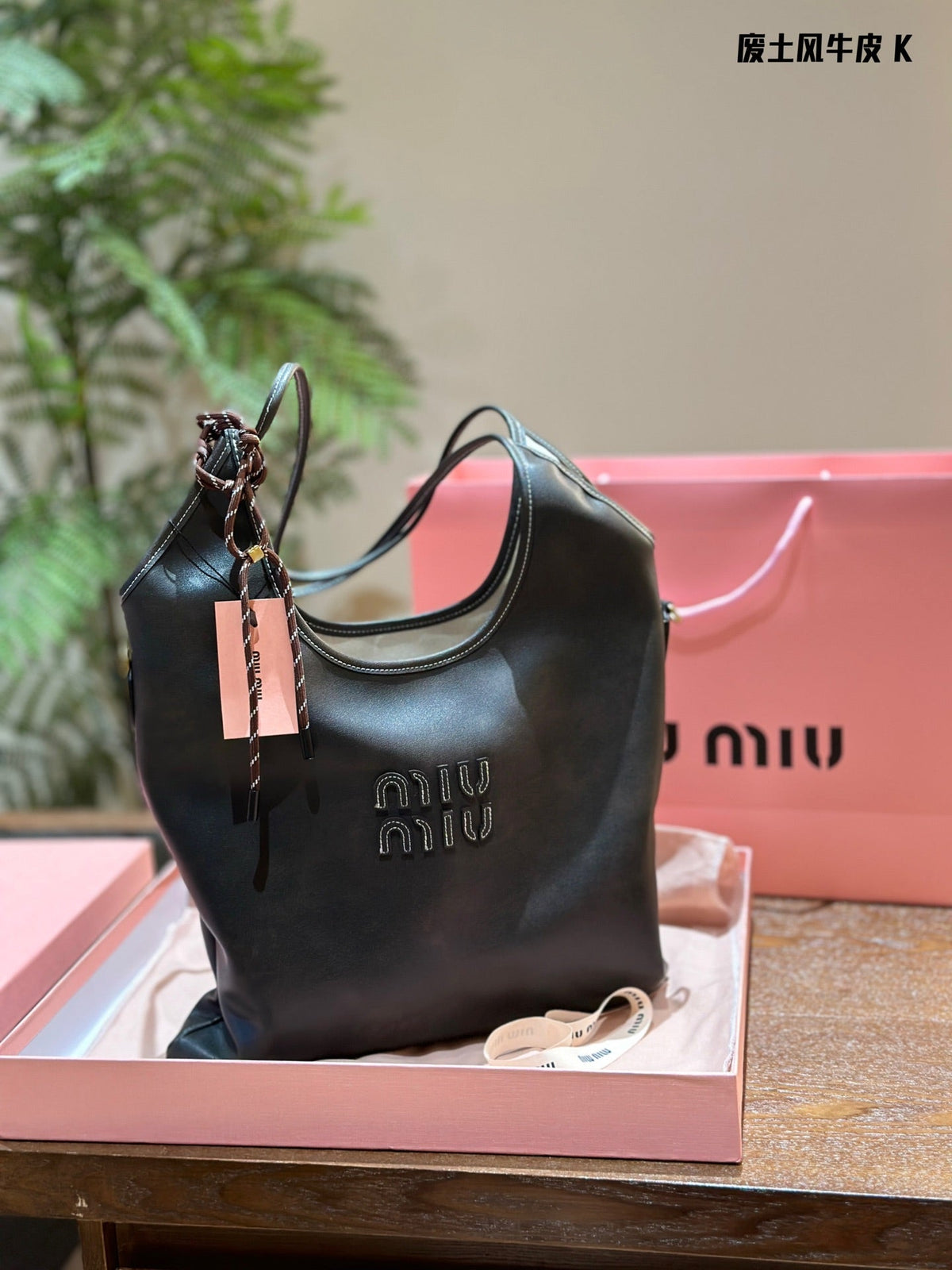 Tote 30 Handbag in Black Calfskin