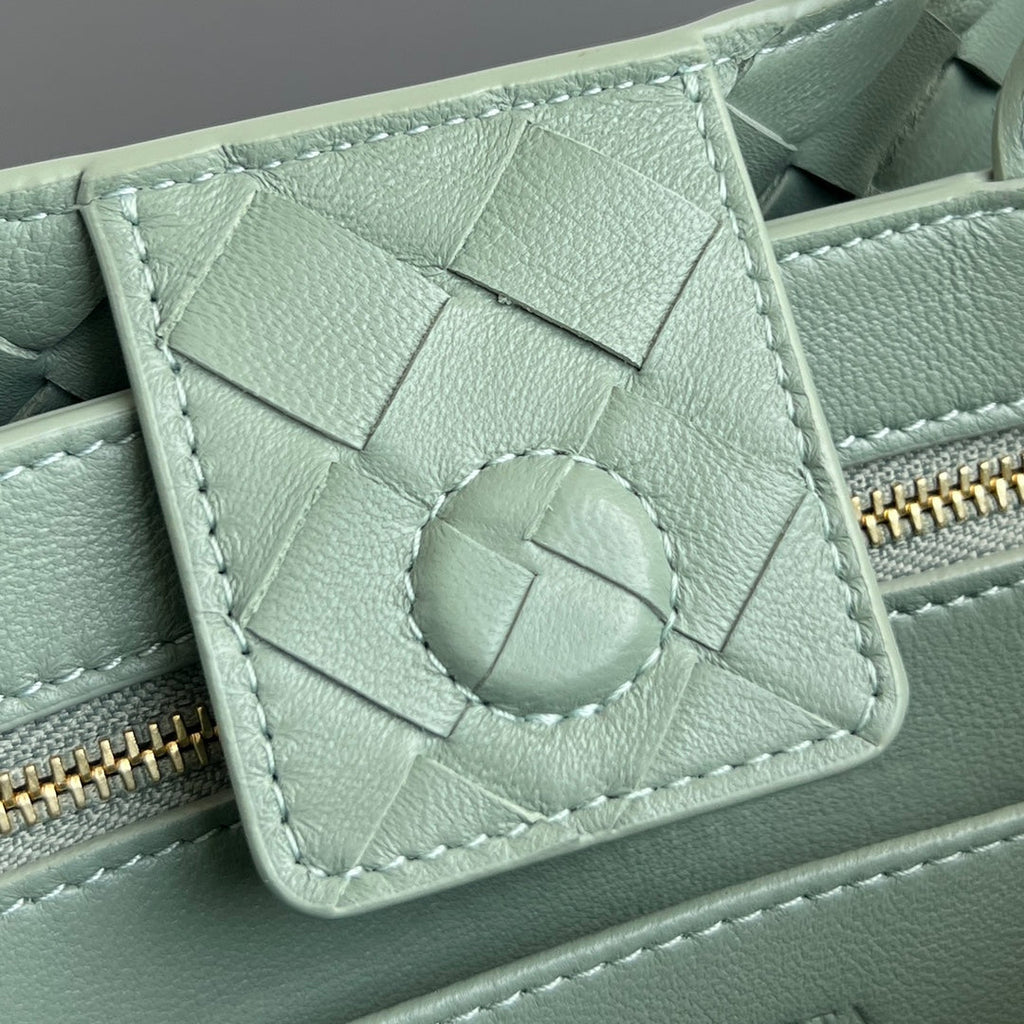 Bottega Veneta Small Andiamo 29 in Cedalon Green Lambskin Bag