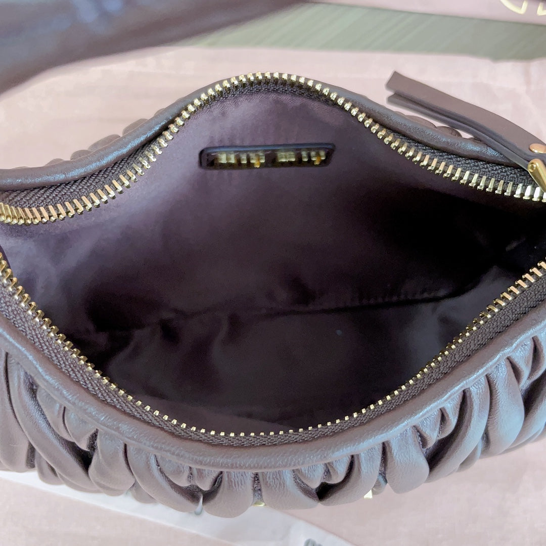 Wander Handbag 23 in Chestnut Brown Lambskin