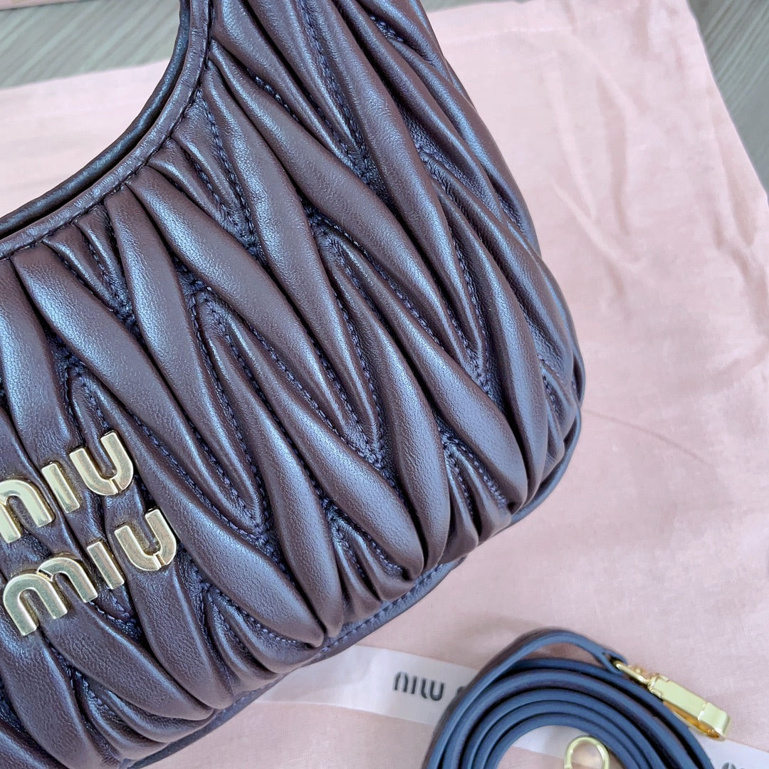 Wander Handbag 23 in Chestnut Brown Lambskin