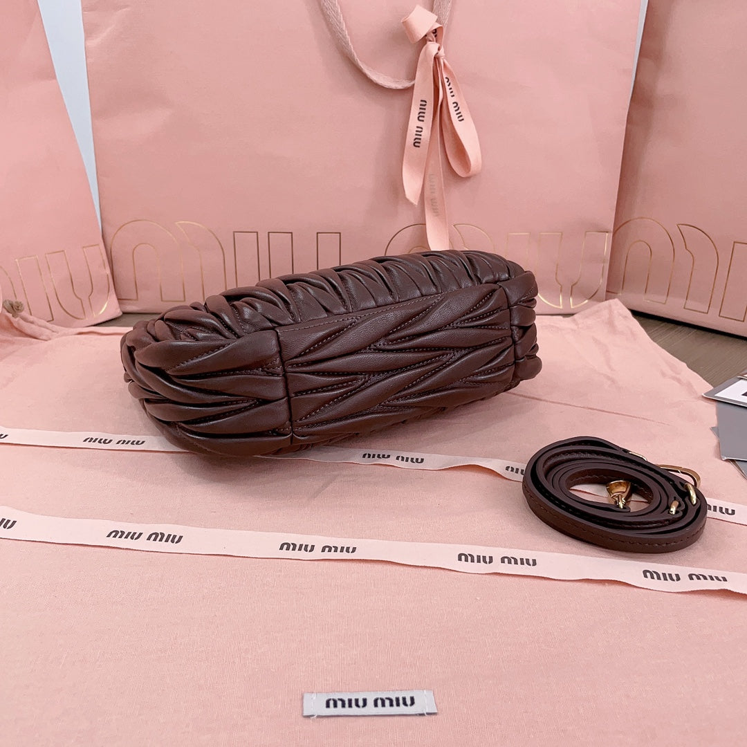 Wander Handbag 23 in Chestnut Brown Lambskin