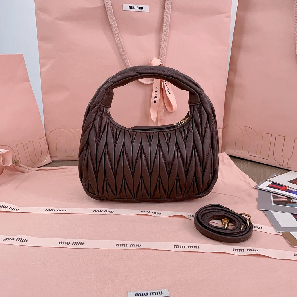Wander Handbag 23 in Chestnut Brown Lambskin