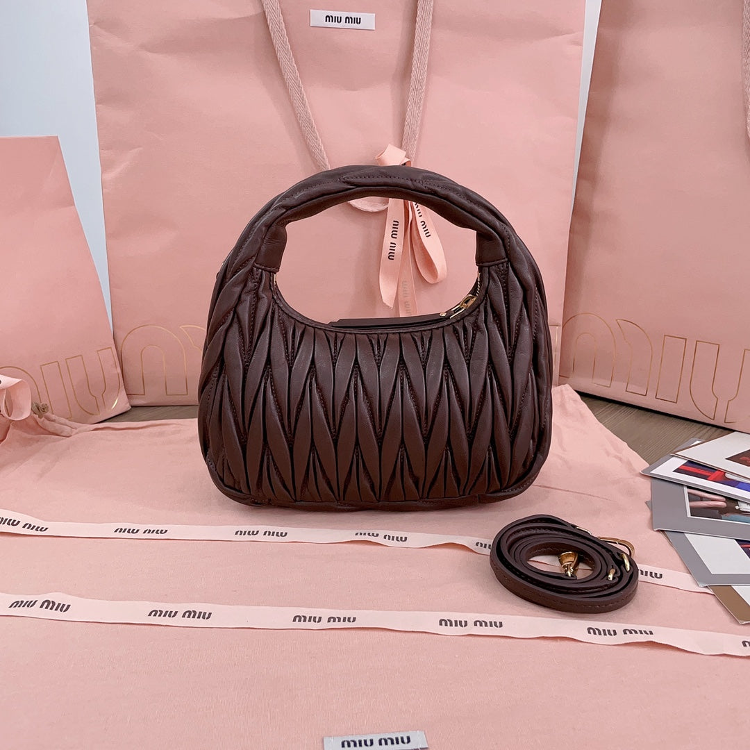 Wander Handbag 23 in Chestnut Brown Lambskin