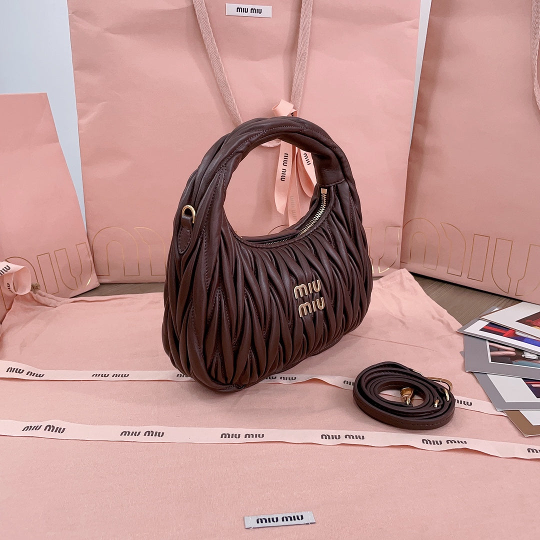 Wander Handbag 23 in Chestnut Brown Lambskin