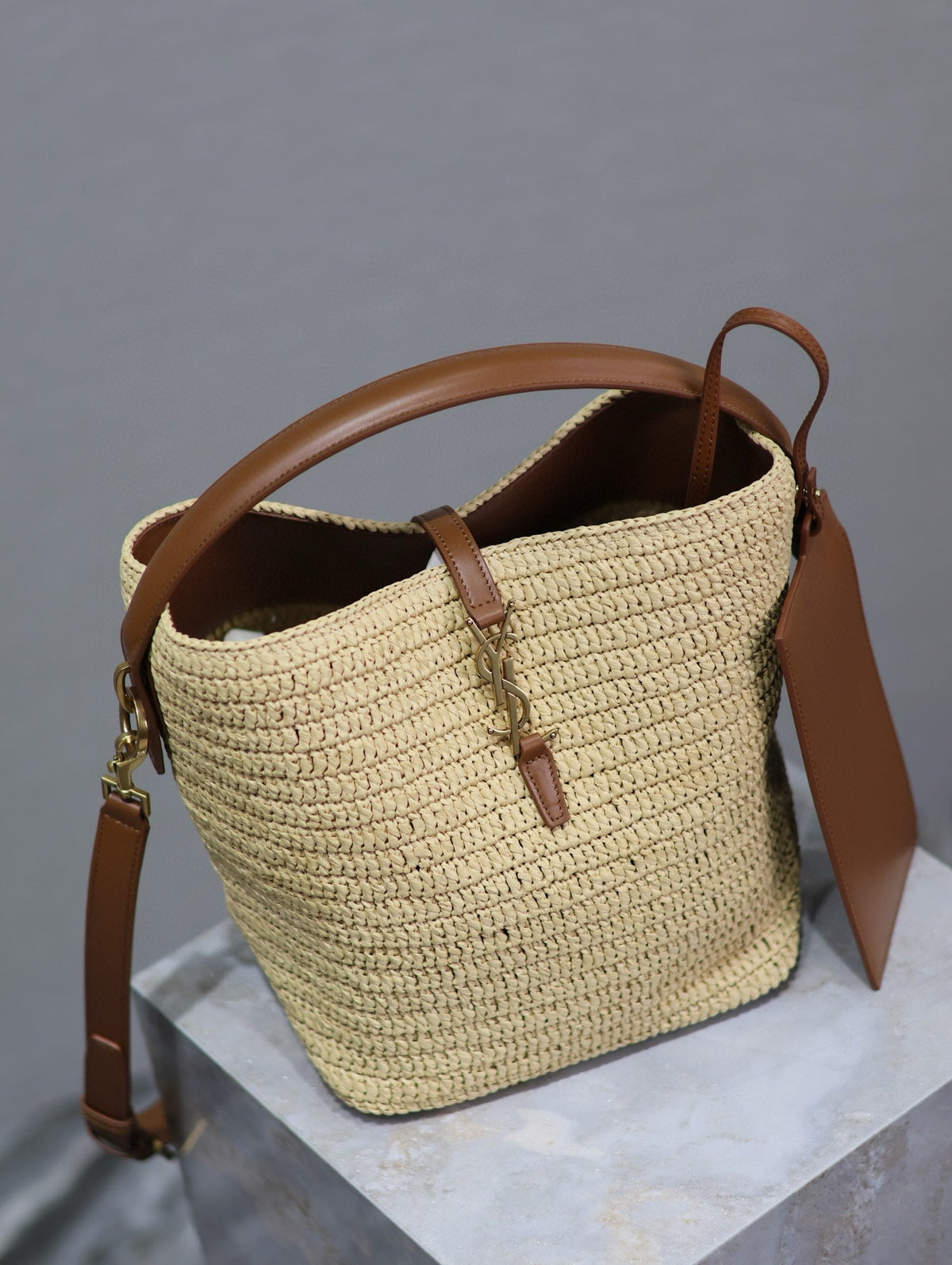 Saint Laurent Le 37 de Rafia Trenzada Y Piel de Curtido Vegetal Bag
