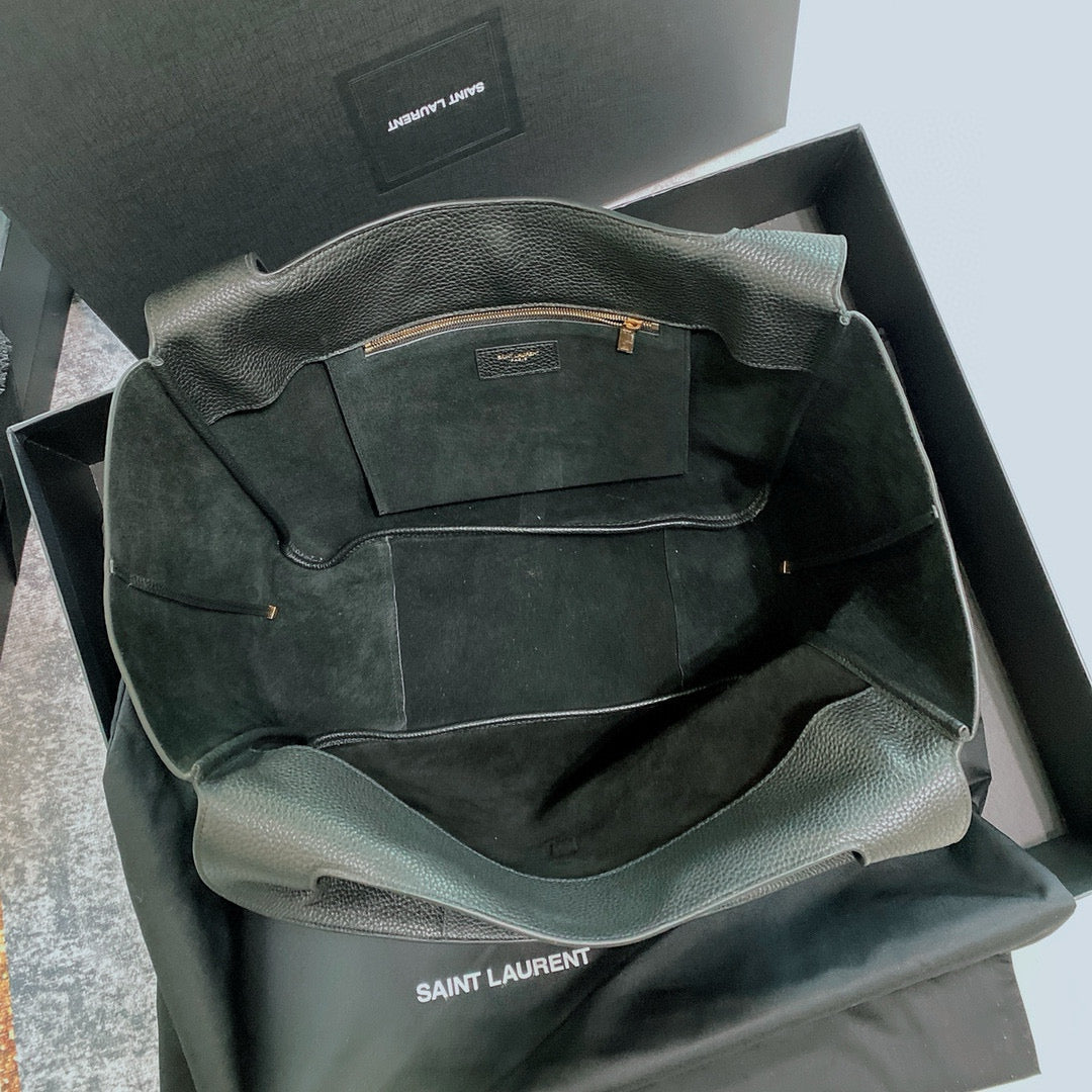 Saint Laurent Le 5 À 7 Bea in Grained Leather Black Bag