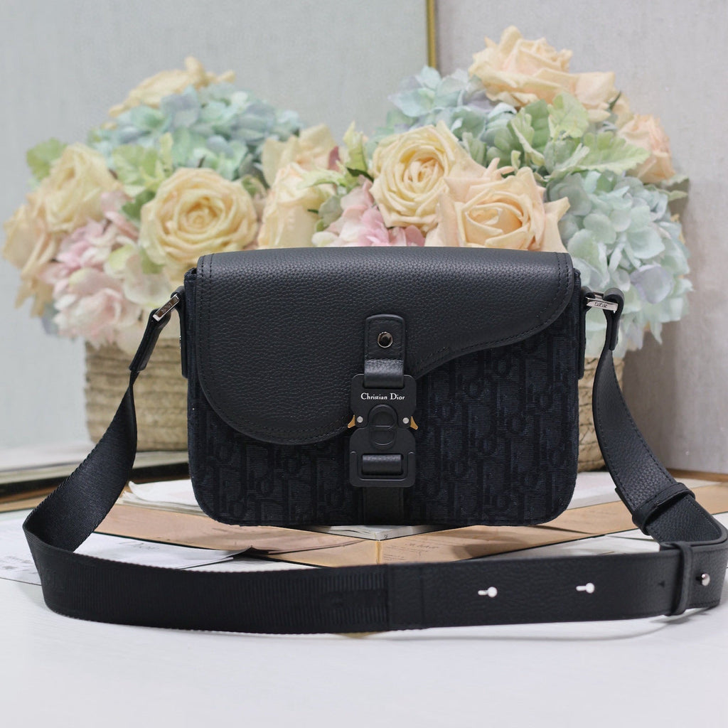 Dior Medium Saddle Messenger Bag in Black Oblique Jacquard and Black Grained Calfskin