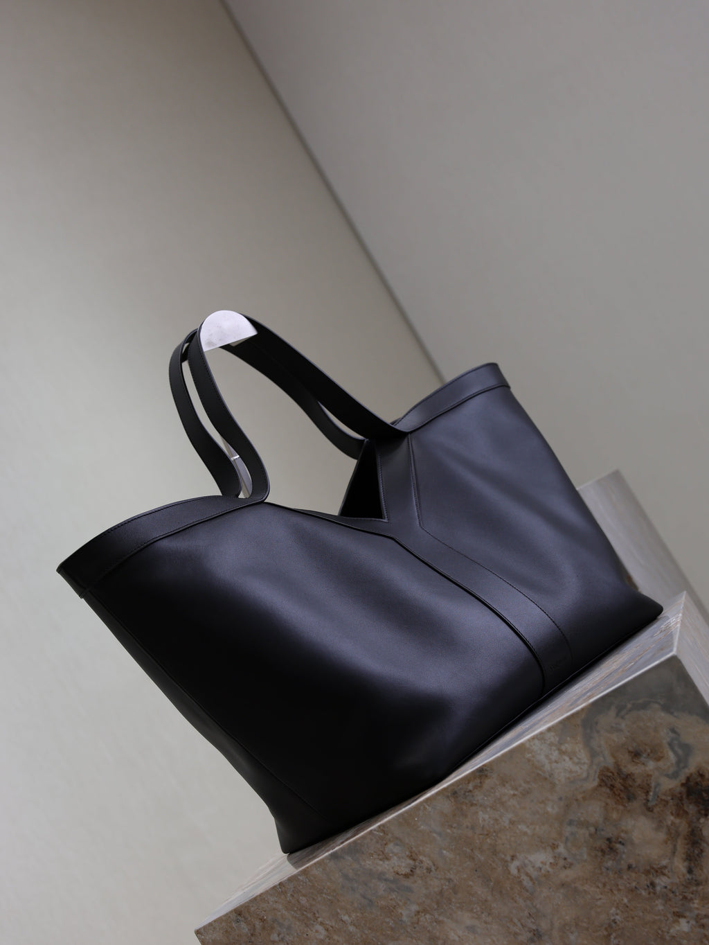 Saint Laurent 25S Y Tote 50 in Black Calfskin Gold Hardware