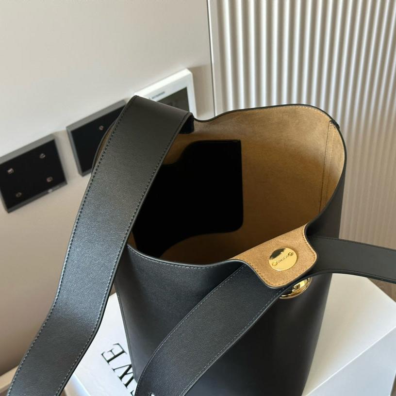 Loewe Medium 25 Pebble Bucket in Black Mellow Calfskin