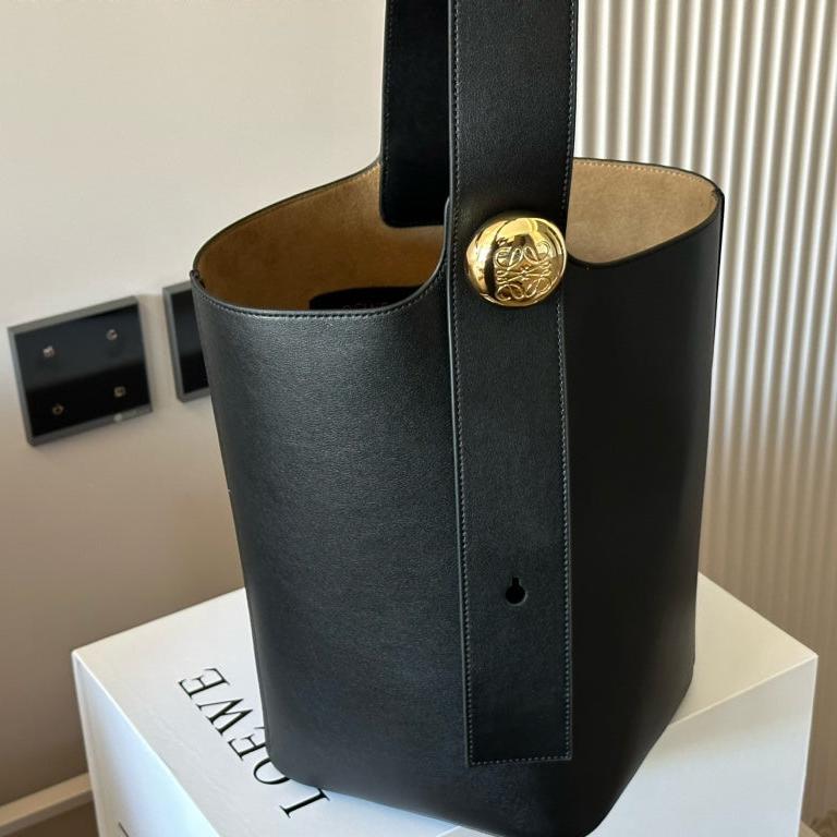 Loewe Medium 25 Pebble Bucket in Black Mellow Calfskin