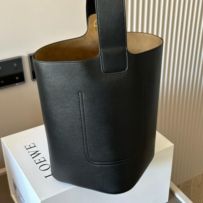 Loewe Medium 25 Pebble Bucket in Black Mellow Calfskin