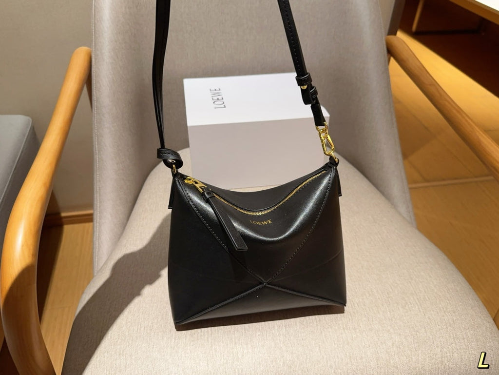 Loewe 22 Puzzle Fold Pouch in Black Nappa Calfskin