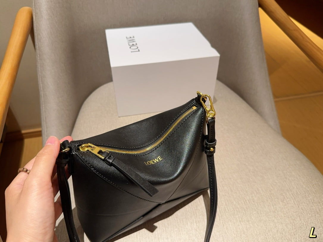 Loewe 22 Puzzle Fold Pouch in Black Nappa Calfskin