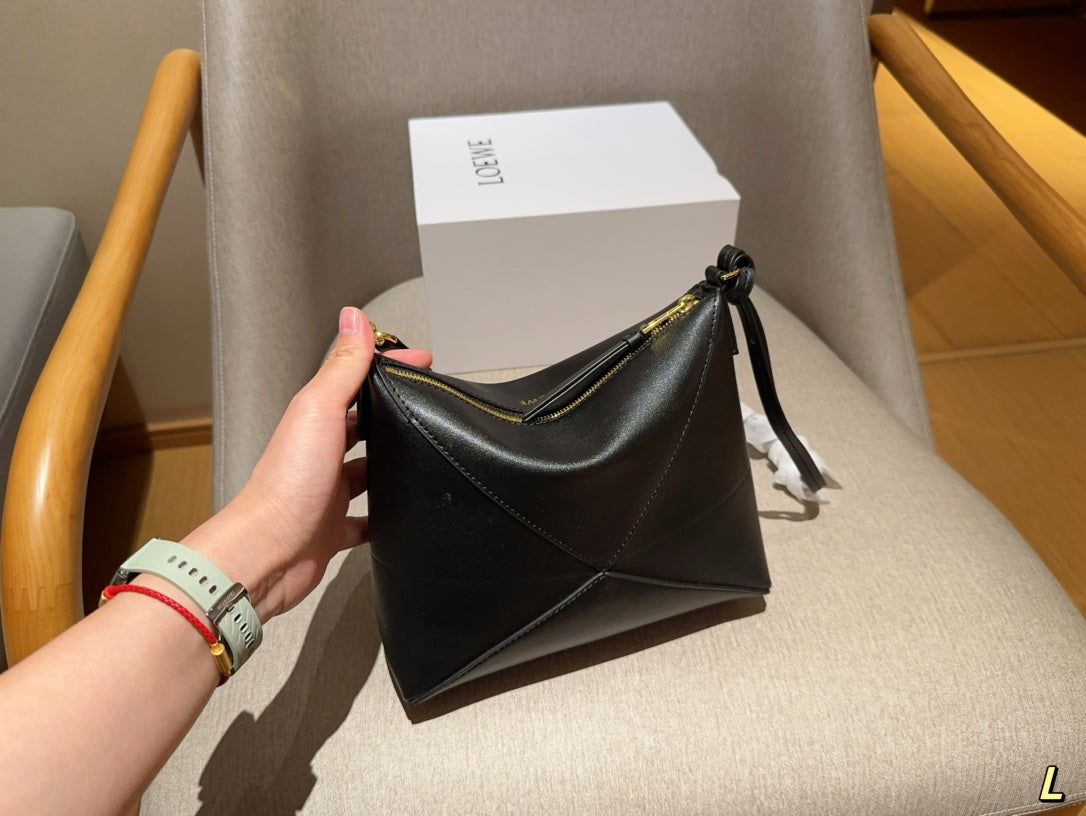 Loewe 22 Puzzle Fold Pouch in Black Nappa Calfskin