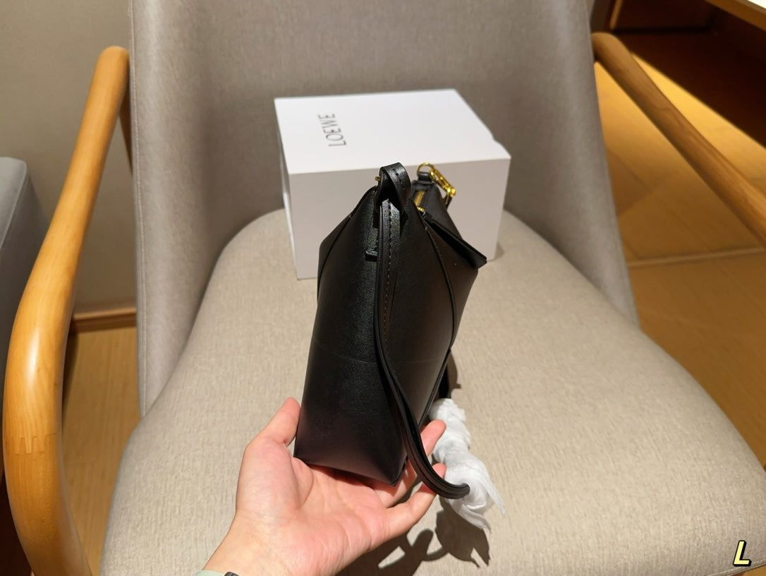 Loewe 22 Puzzle Fold Pouch in Black Nappa Calfskin
