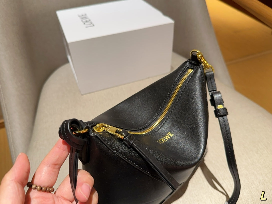 Loewe 22 Puzzle Fold Pouch in Black Nappa Calfskin