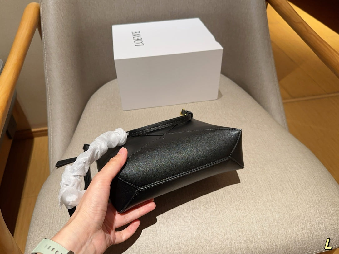 Loewe 22 Puzzle Fold Pouch in Black Nappa Calfskin