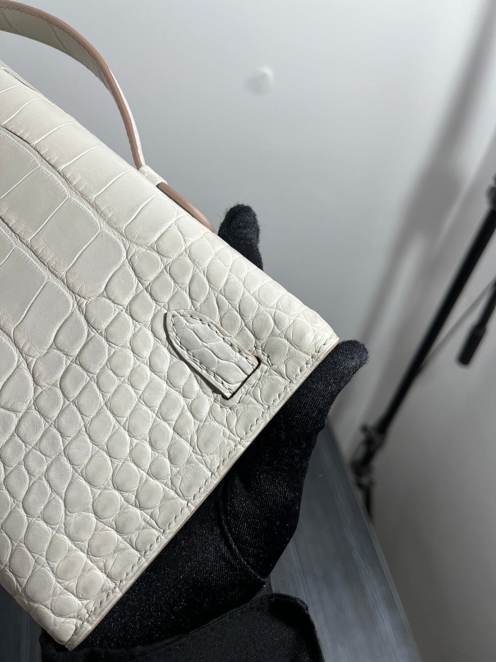 Hermes Kelly Cut 31 in White Shinny Alligator Leather with Gold Hardware Bag