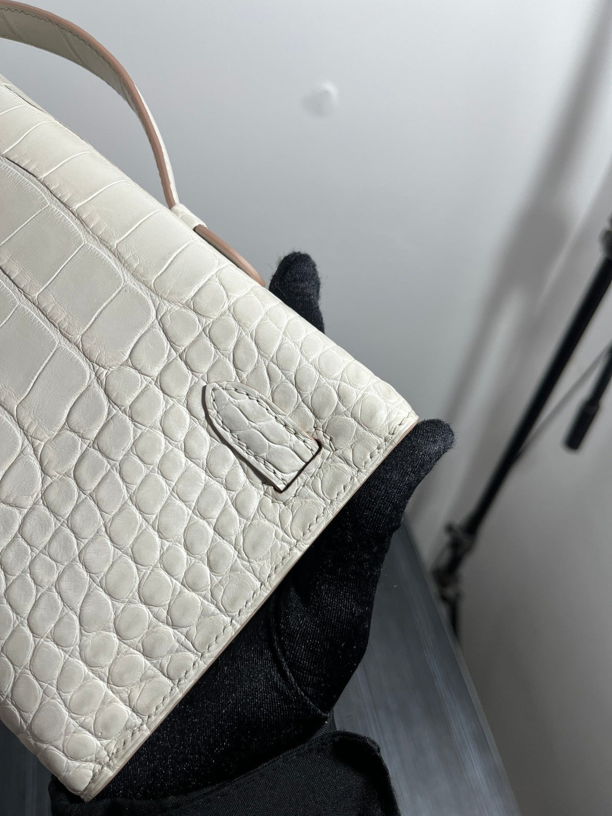 Hermes Kelly Cut 31 in White Shinny Alligator Leather with Gold Hardware Bag