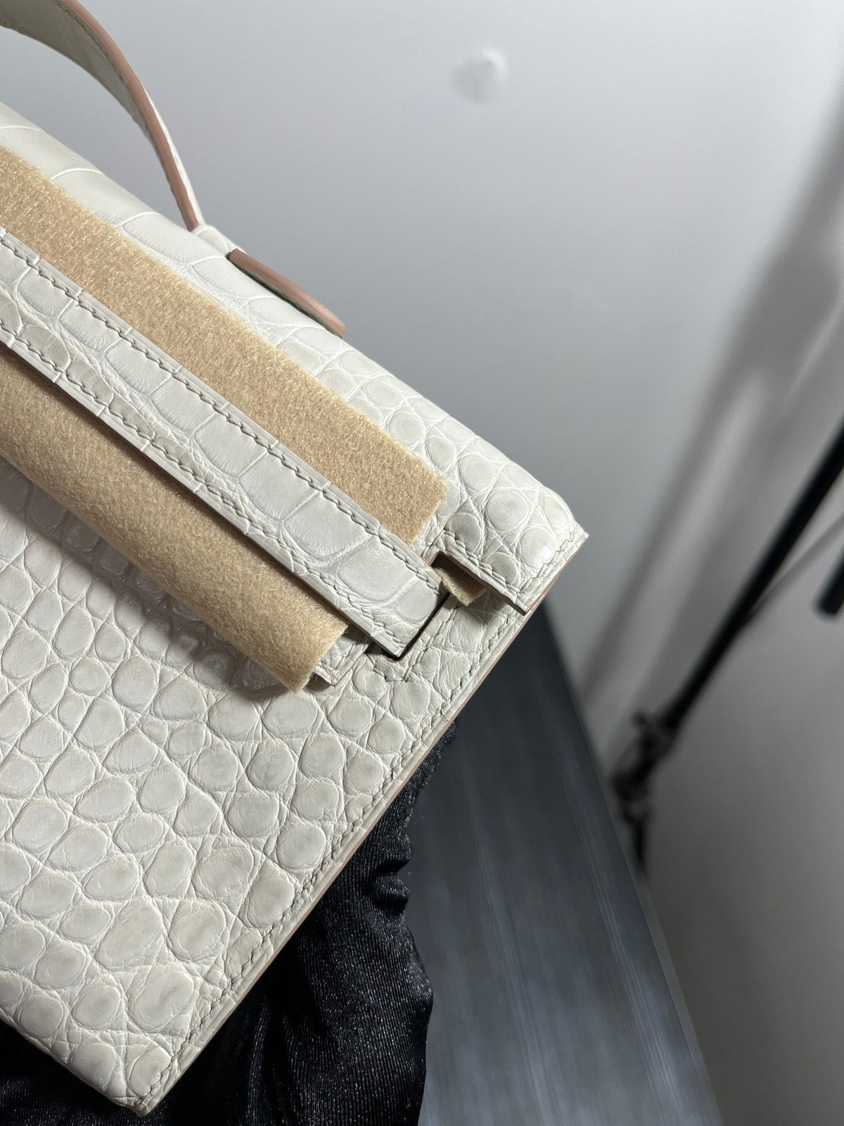 Hermes Kelly Cut 31 in White Shinny Alligator Leather with Gold Hardware Bag