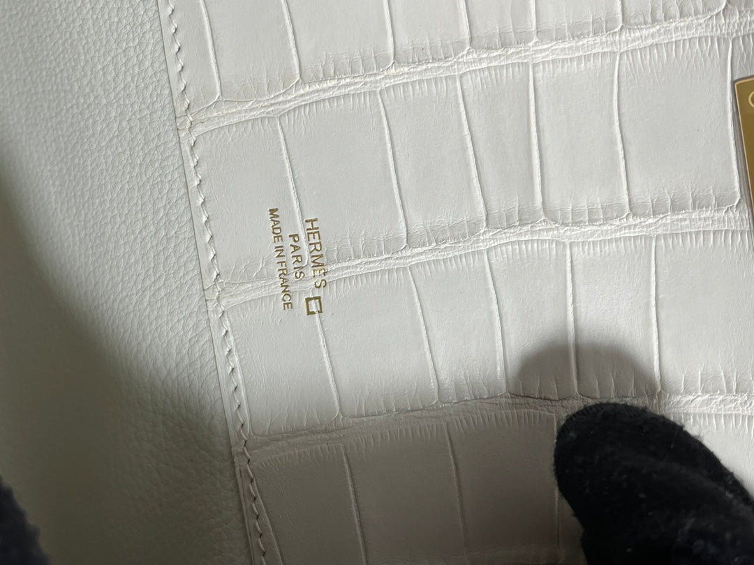 Hermes Kelly Cut 31 in White Shinny Alligator Leather with Gold Hardware Bag