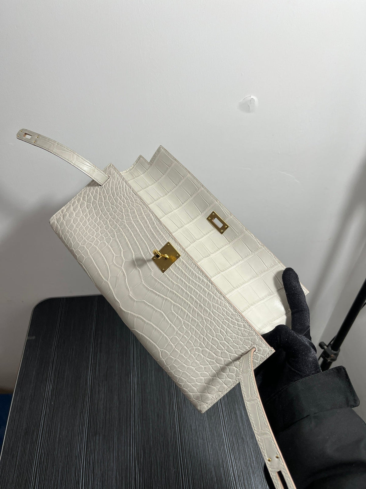 Hermes Kelly Cut 31 in White Shinny Alligator Leather with Gold Hardware Bag