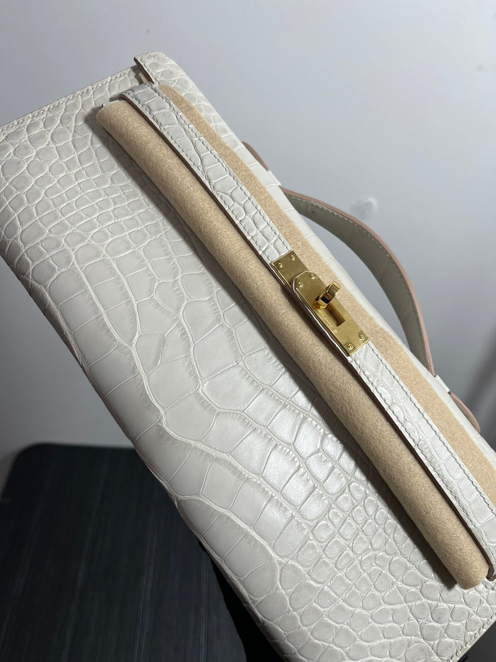 Hermes Kelly Cut 31 in White Shinny Alligator Leather with Gold Hardware Bag