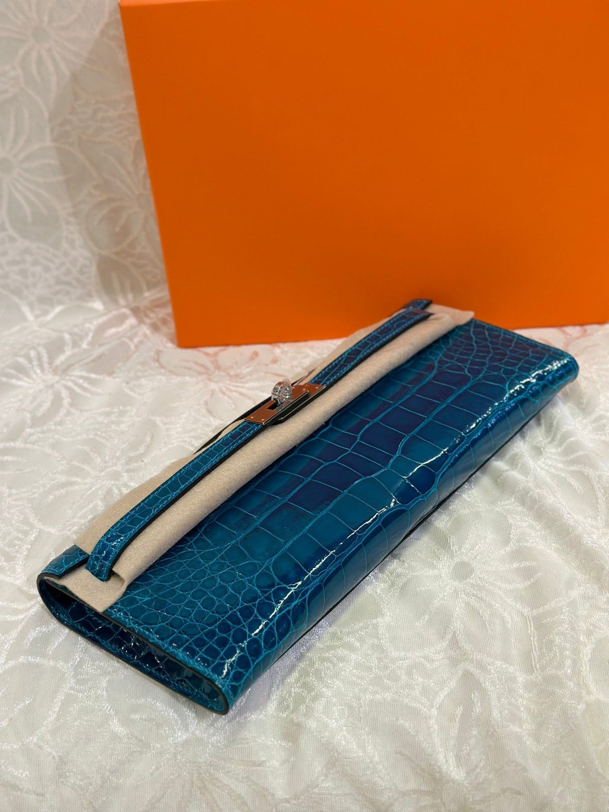 Hermes Kelly Cut 31 in Classic Blue Shinny Alligator Leather with Silver Hardware Bag