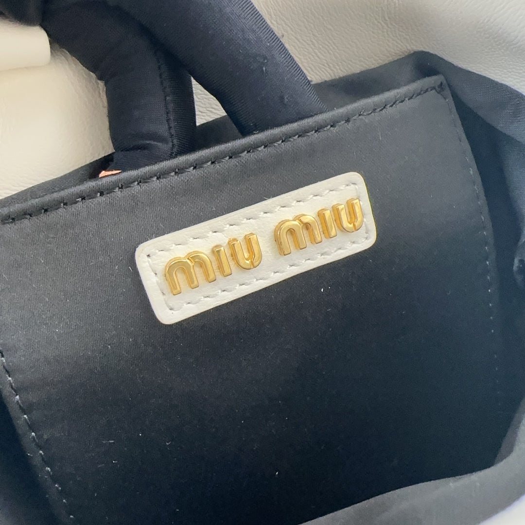 Matelassé Small Handbag 17 in White Lambskin