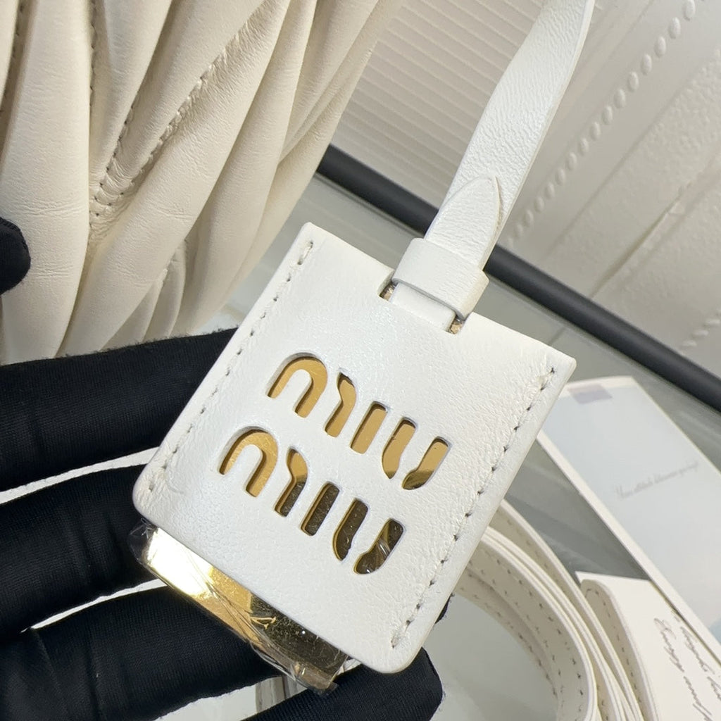 Matelassé Small Handbag 17 in White Lambskin