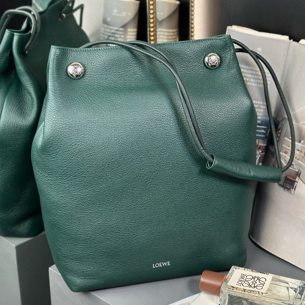Loewe Pebble Hobo 40 in Green Forest Supple Grained Calfskin