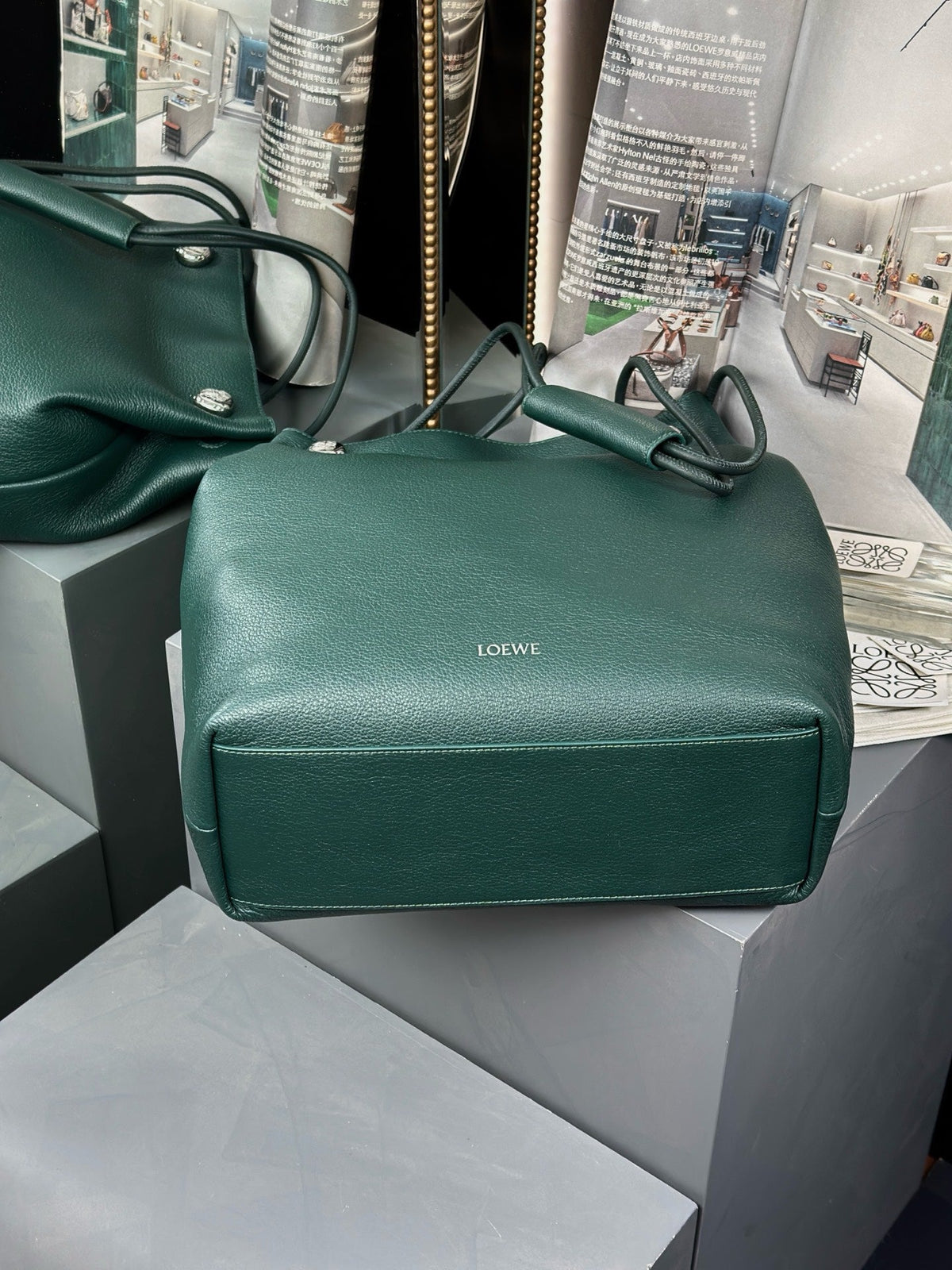 Loewe Pebble Hobo 40 in Green Forest Supple Grained Calfskin