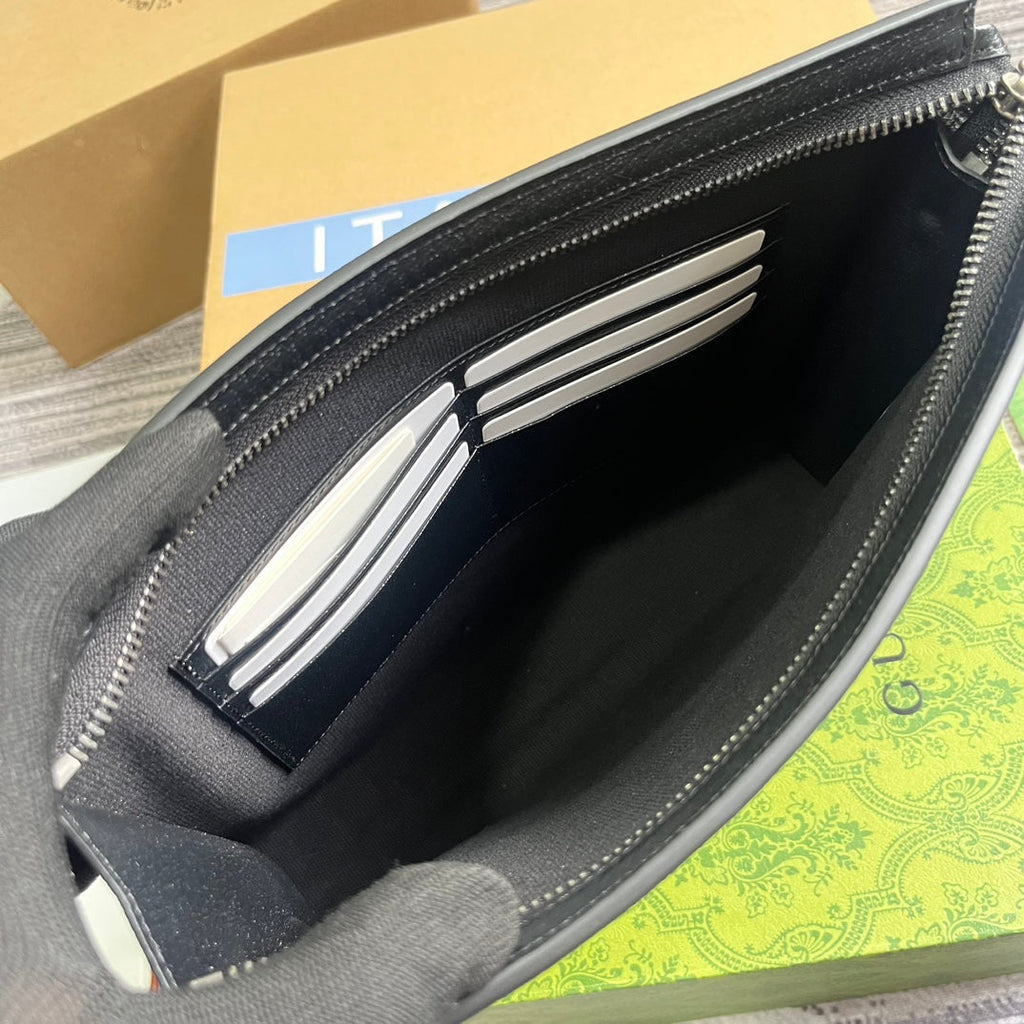 Gucci Neo Vintage 26 Supreme Pouch in Beige and Ebony Canvas