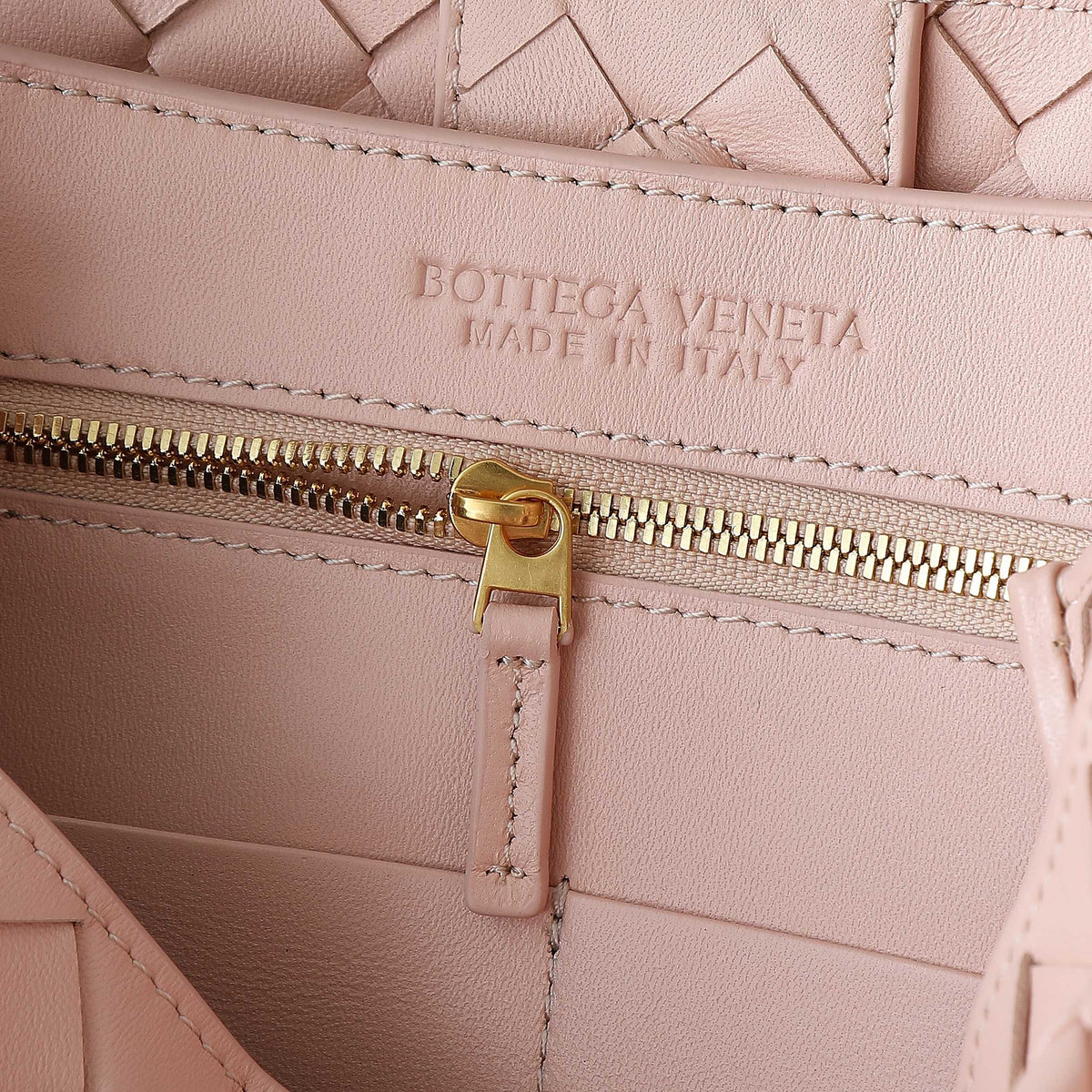 Bottega Veneta Medium Andiamo 32 in Light Pink Lambskin Bag