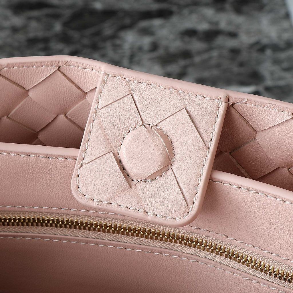 Bottega Veneta Medium Andiamo 32 in Light Pink Lambskin Bag