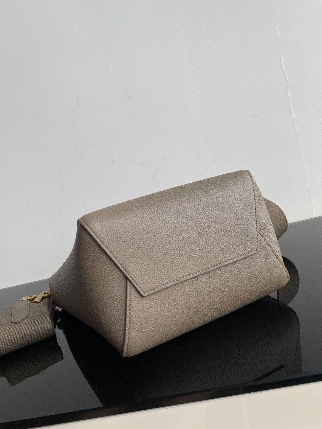 Celine Sangle Seau Bucket 24 Bag Peanut Brown Calfskin