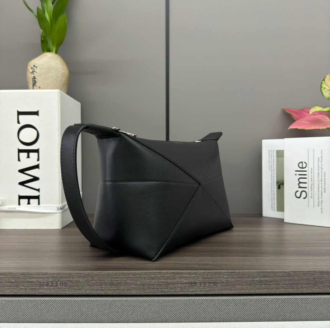 Loewe Puzzle Fold Wash 22 Bag in Black Shiny Calfskin