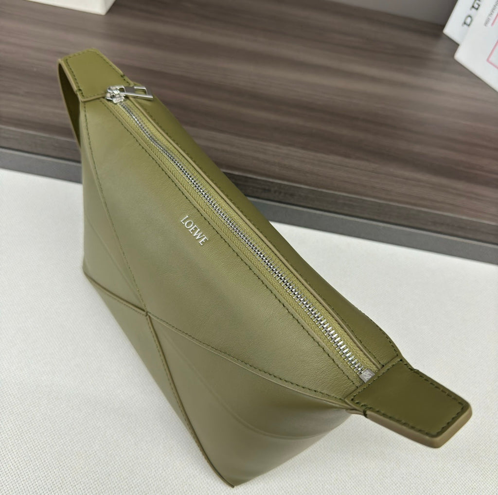Loewe Puzzle Fold Wash 22 Bag in Army Green Shiny Calfskin