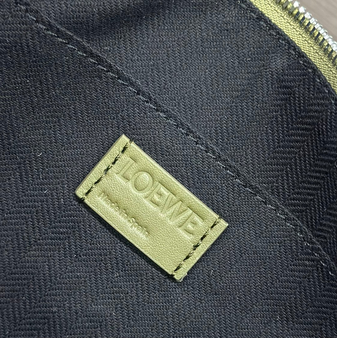 Loewe Puzzle Fold Wash 22 Bag in Army Green Shiny Calfskin